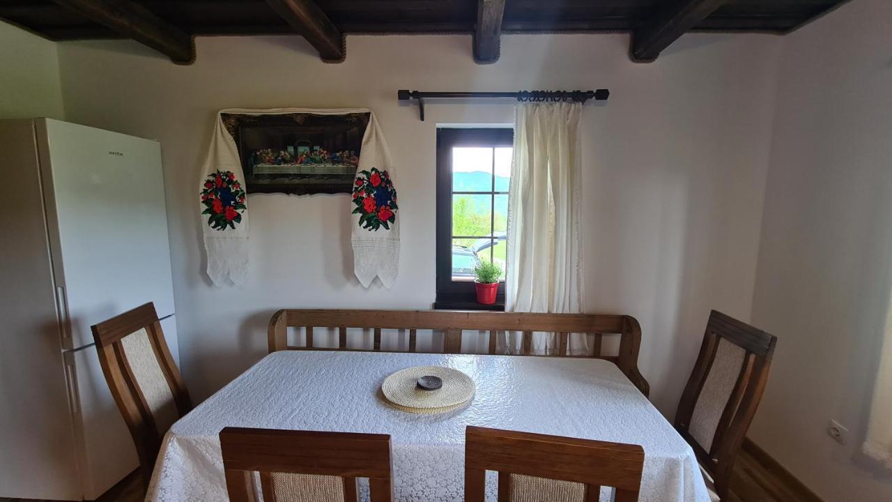Вилла Casa Bunicilor Din Oncesti Экстерьер фото